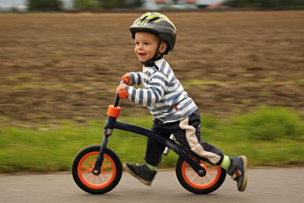 Названы скрытые опасности популярных видов детского транспорта