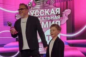 Пока Подольская не видит: Пресняков с сыном зажгли на премии RU.TV