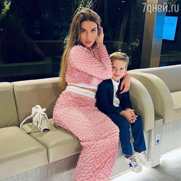 Анна Седокова с сыном Гектором - фото