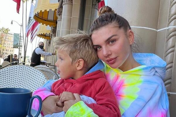 «Было очень страшно»: Анна Седокова впервые рассказала об ужасах третьих родов