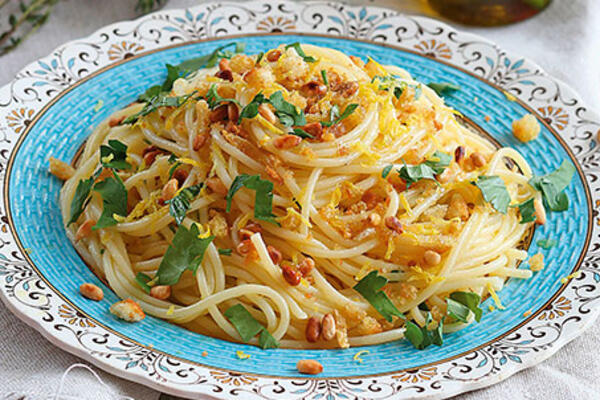 Рецепты от Юлии Высоцкой: пряные спагетти, луковый суп и апельсиновое желе