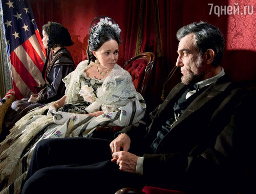 Дэниел Дэй-Льюис и Салли Филд в драме Спилберга «Линкольн». 2012 г.