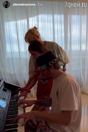 Кристина Орбакайте с семьей Кристина Орбакайте с семьей