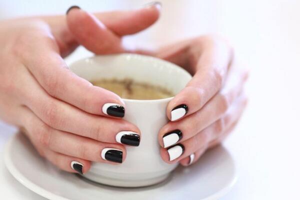 Ответьте на вопросы и получите маникюр в салоне в подарок!