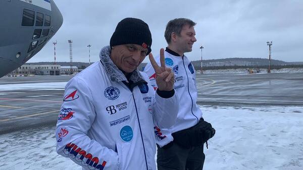 Россияне впервые в мире совершили стратосферный прыжок на Северный полюс