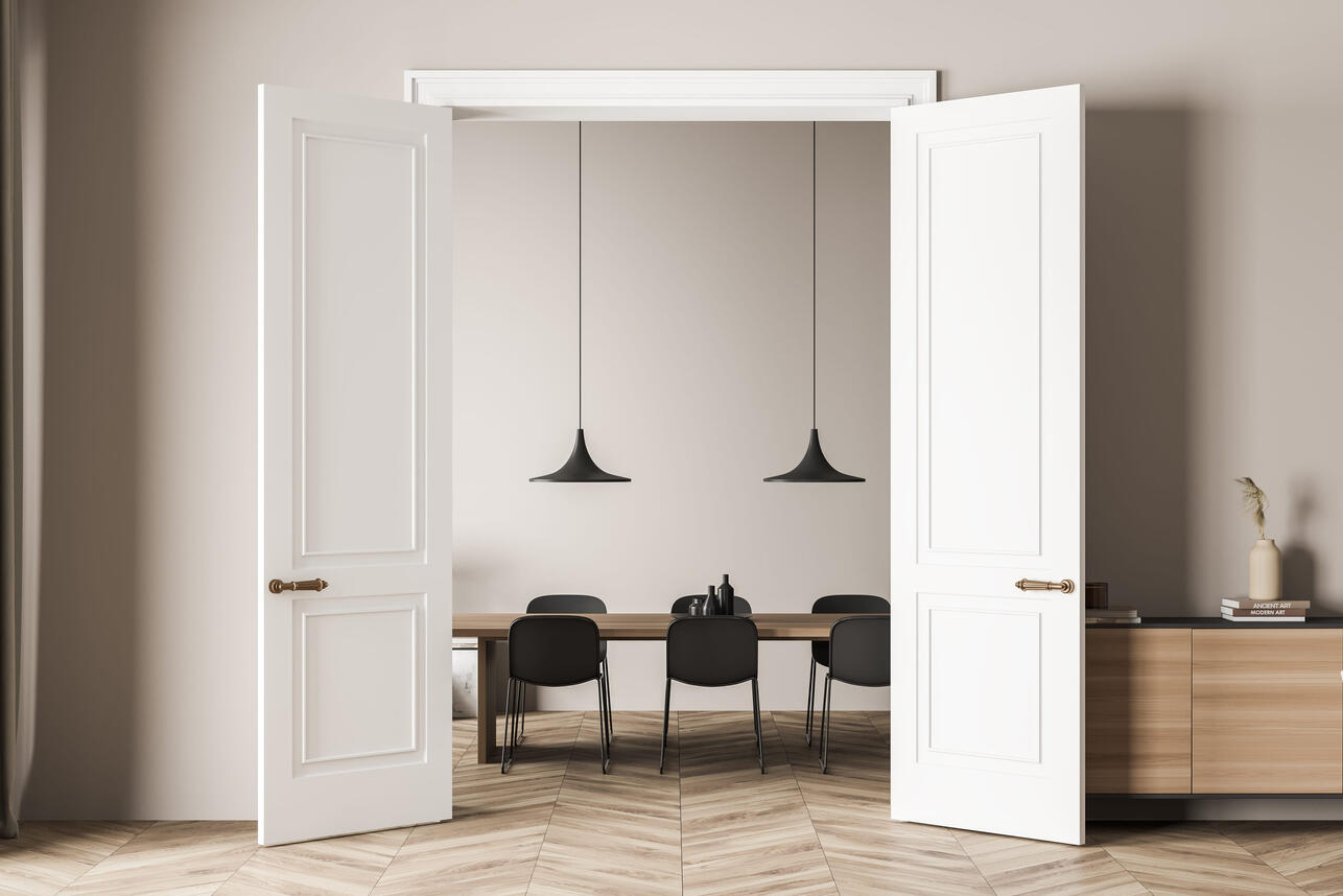 двери в интерьере, скрытые двери, двери без наличников, высокие двери, тренды дверей 2026, классические двери, двери до потолка, дизайн дверей, архитектура интерьера, современные двери