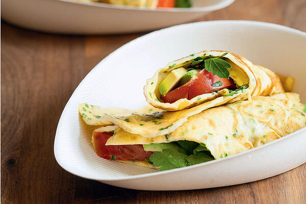 Рецепты от Юлии Высоцкой: все на пикник! Рулетики из омлета с авокадо, бутерброд с тунцом, пирог с творогом