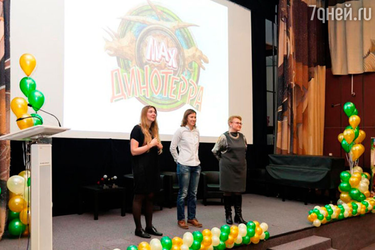 Порно қыздың оргазмын шашуымен