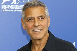 Джордж Клуни признался: он  носит ботинки на платформе, чтобы казаться выше