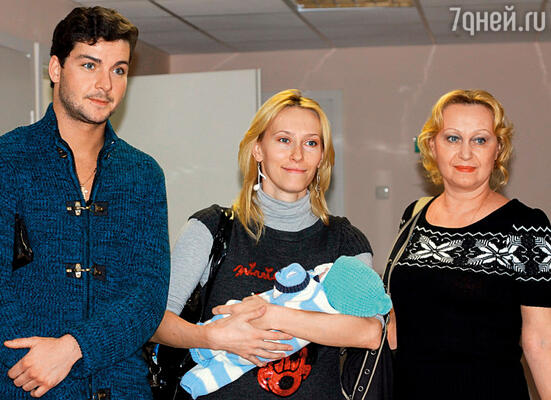 С Гошей и моей мамой Наталией Ивановной в день выписки из роддома