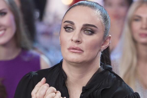 Измученная болезнью Ваенга объявила об отмене всех концертов — повторит судьбу Киркорова?