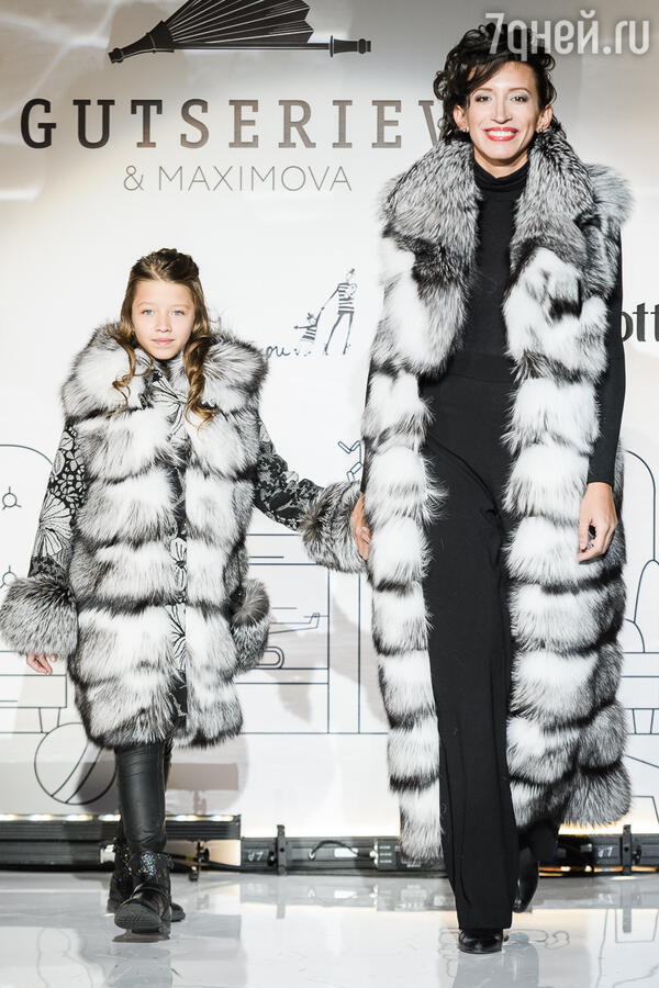 Елена Борщева с дочерью Мартой на подиуме