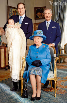 На этом уникальном фото все ближайшие наследники британского королевского престола вместе с правящей королевой Елизаветой II: принц Уильям с Джорджем на руках и принц Чарльз