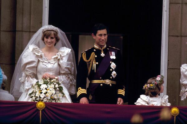 Слишком поздно: о чем написал принц Чарльз Диане Спенсер в секретной записке накануне венчания