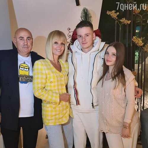 Иосиф Пригожин, Валерия, Арсений Шульгин с женой