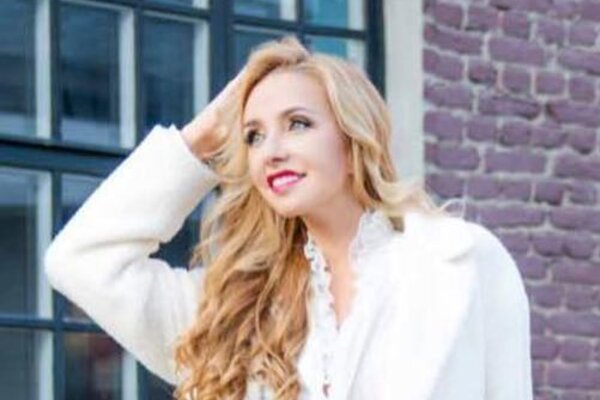 43-летняя Татьяна Навка отказалась в отпуске от макияжа