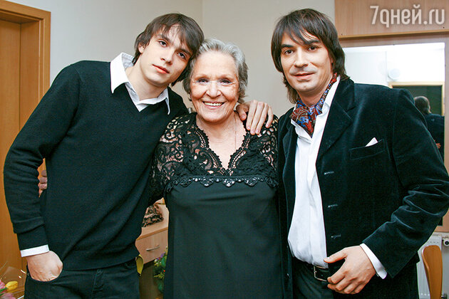 Римма Маркова с внуком Федором (слева) и Сергеем Касьяновым