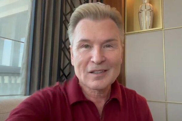 «Взрослеть красиво — это про тебя»: Малинин готов кричать о любви к 64-летней супруге