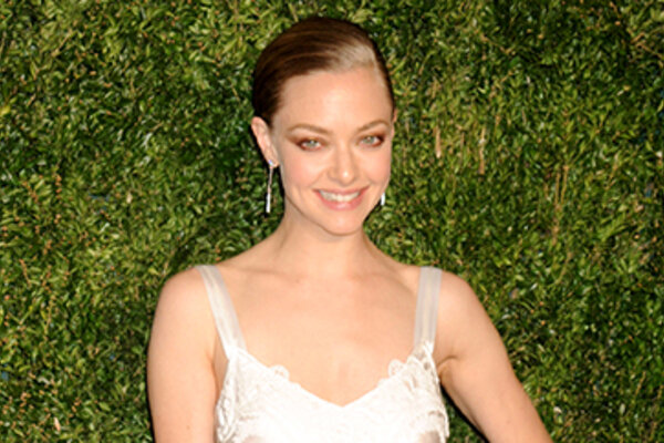 Образ дня: Аманда Сейфрид в Givenchy