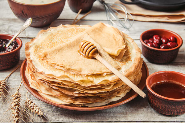 6 способов приготовить блины на Масленицу без мороки – быстро и разнообразно