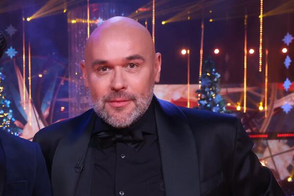 Стильный Аверин и нежная Караулова: первые кадры со съемок Новогодней ночи на Первом канале