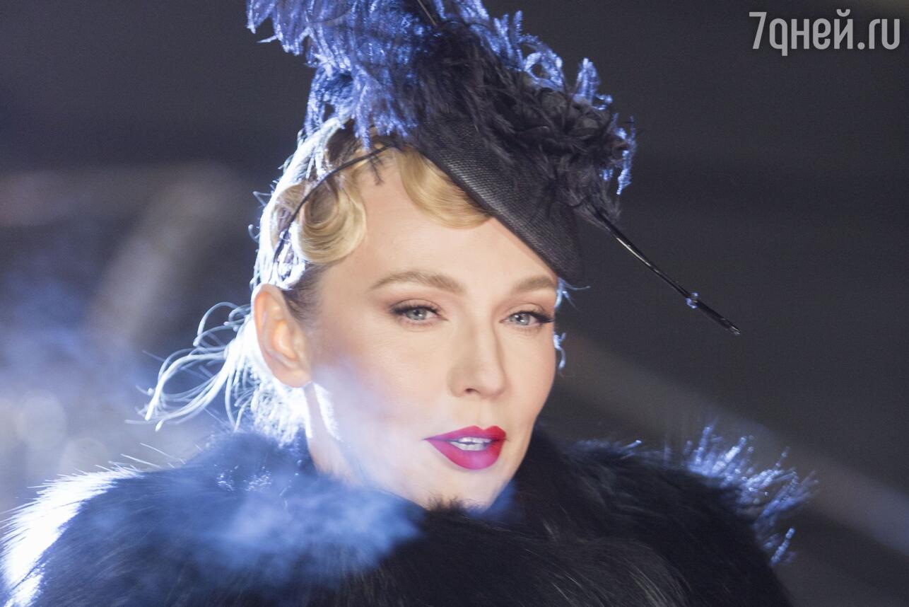 «Валера против него — дед»: Джанабаеву застали за нежностями с молоденьким брюнетом