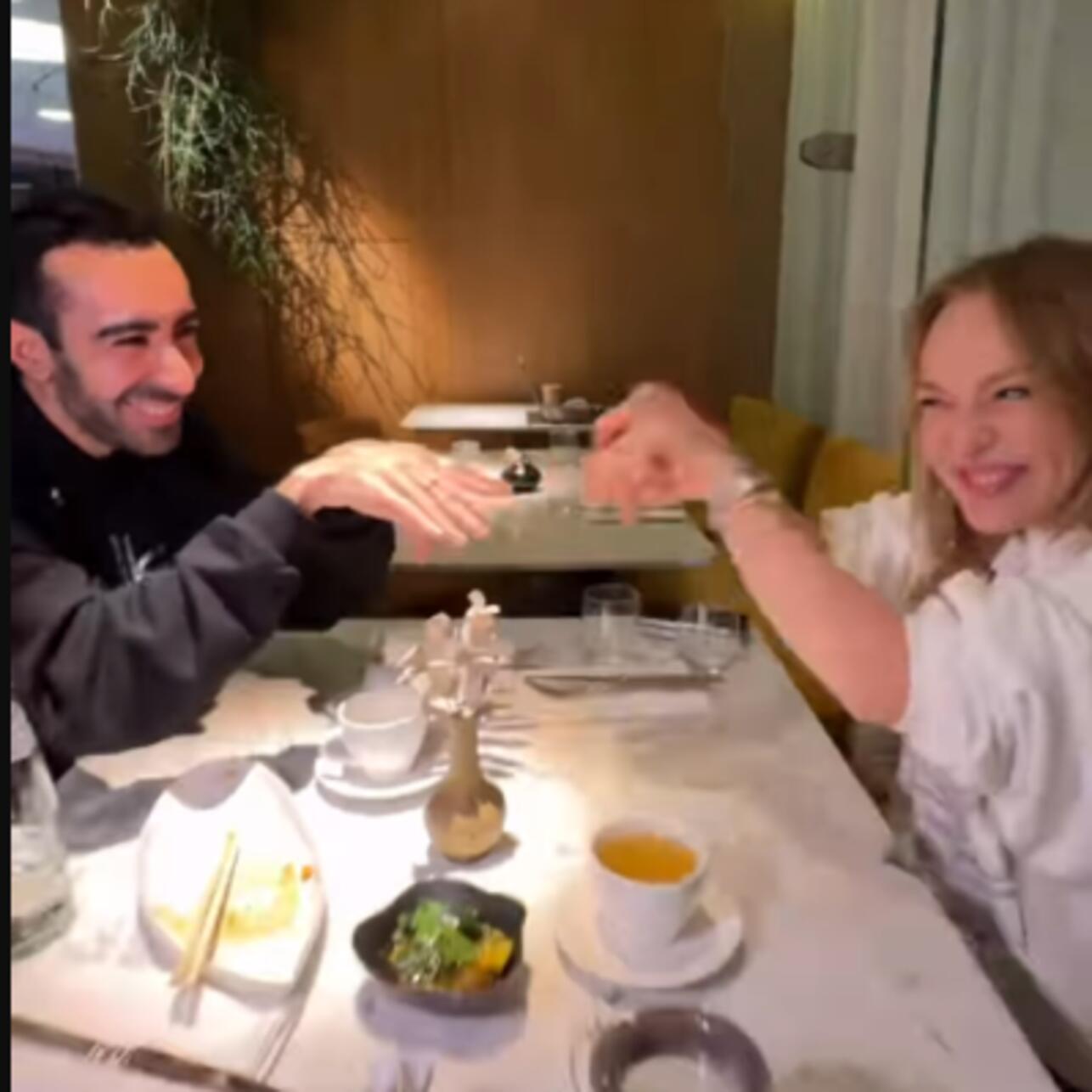 «Валера против него — дед»: Джанабаеву застали за нежностями с молоденьким брюнетом