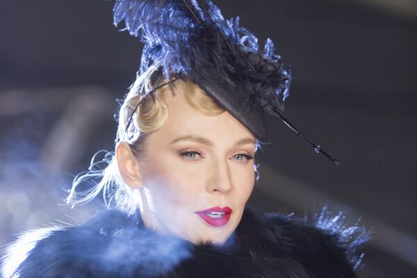 «Валера против него — дед»: Джанабаеву застали за нежностями с молоденьким брюнетом