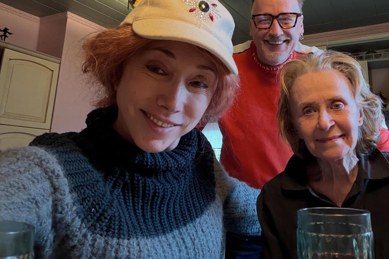 В Сети обсуждают фото 82-летней Регины Дубовицкой — исхудала и сильно сдала В Сети обсуждают фото 82-летней Регины Дубовицкой — исхудала и сильно сдала