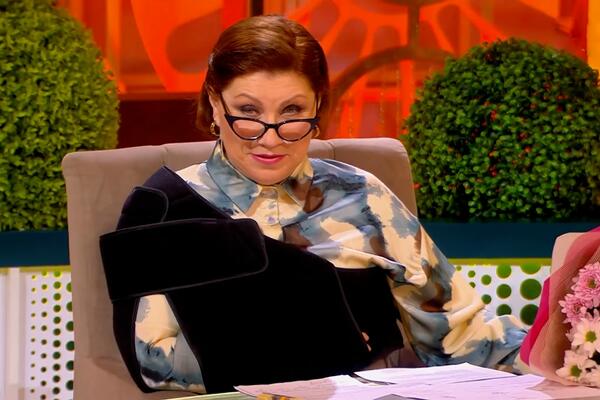 «Не хочу со стариками спать»: 64-летняя Сябитова заявила о романе с молодым любовником