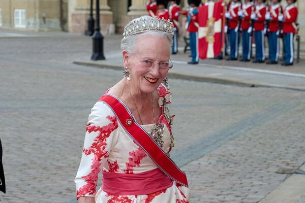 Юный датский принц представил невесту королеве  