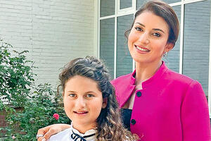 Жасмин обратилась к 13-летней дочери, которую она отправила в свободное плавание — рано повзрослела Жасмин обратилась к 13-летней дочери, которую она отправила в свободное плавание — рано повзрослела