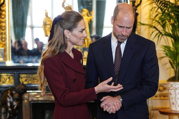 Заставила ее исчезнуть: инсайдер рассказал, как Кейт Миддлтон избавилась от предполагаемой соперницы  