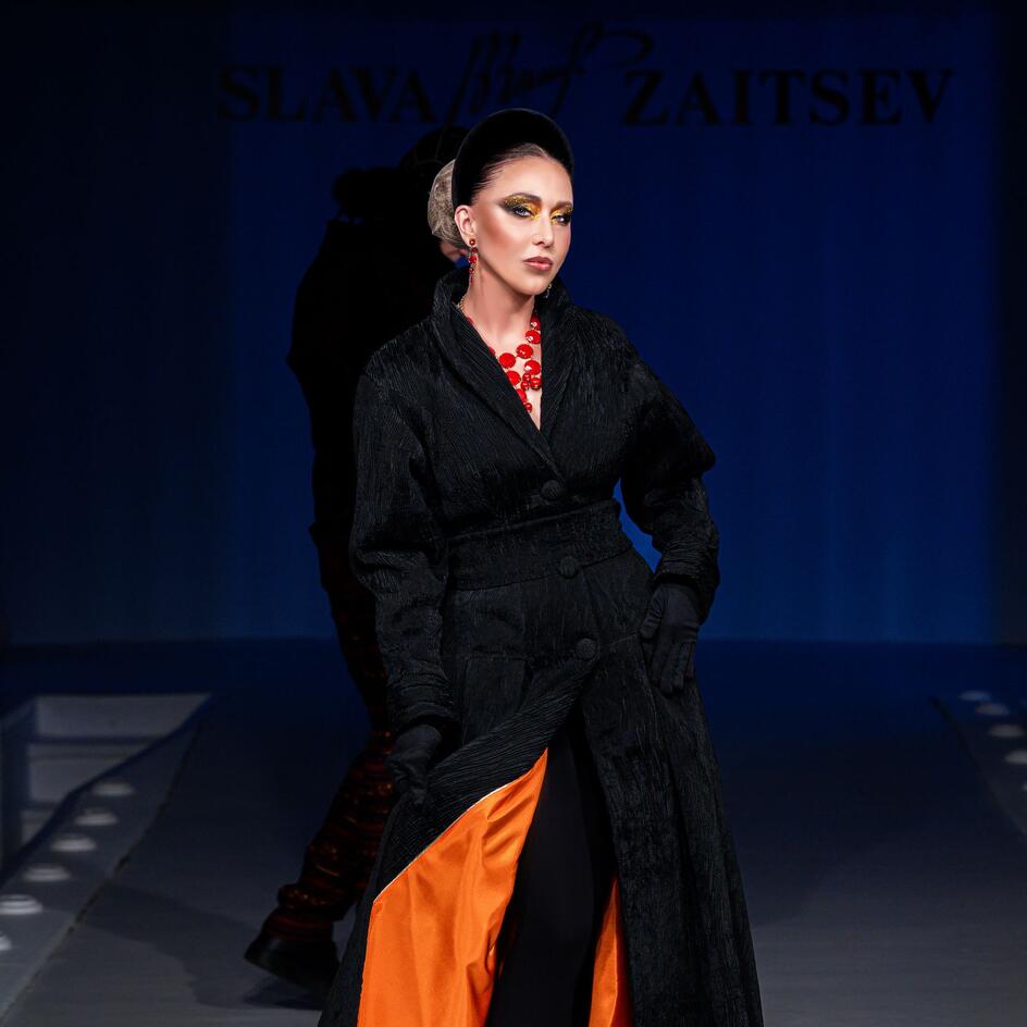 Архивные сокровища и новая классика: как прошло Староновогоднее дефиле в Доме Моды Вячеслава Зайцева