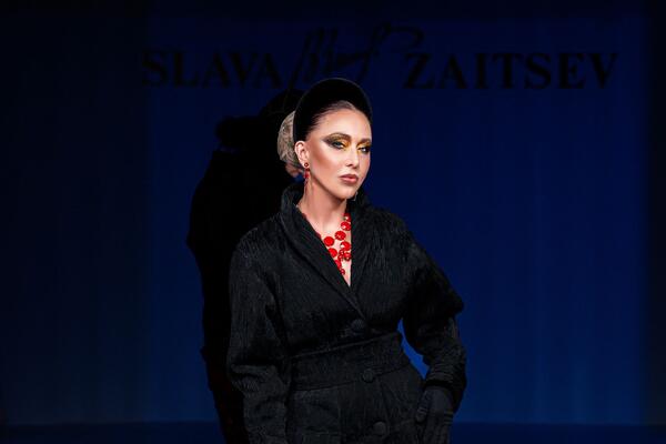 Архивные сокровища и новая классика: как прошло Староновогоднее дефиле в Доме Моды Вячеслава Зайцева