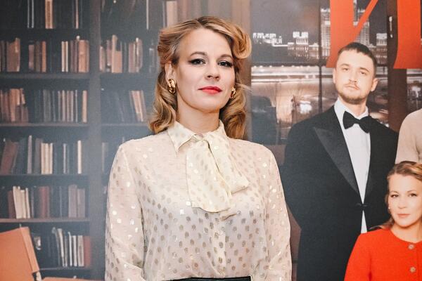 Сияющая Ребенок, худой Семчев, жизнерадостный Познер и другие звезды на премьере спектакля «Имя»