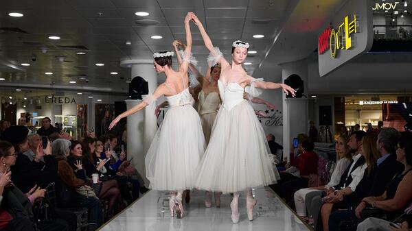 Праздничный вечер, посвященный 27-й годовщине со дня открытия, прошел в столичном торговом центре