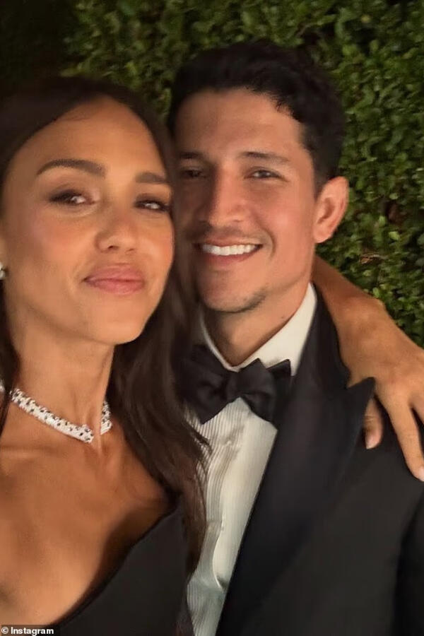 Джессика Альба и Дэнни Рамирес