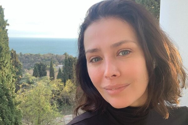 «Наслаждаюсь новым амплуа»: Волкова опубликовала фото с младенцем на руках