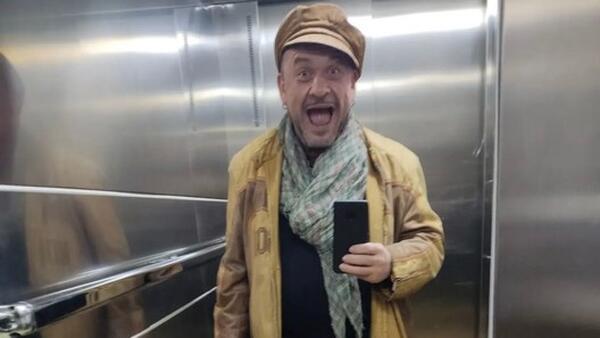 «Дедушка без детей»: Александр Морозов растрогал фанатов фото с младенцем «Дедушка без детей»: Александр Морозов растрогал фанатов фото с младенцем