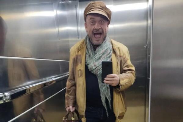 «Дедушка без детей»: Александр Морозов растрогал фанатов фото с младенцем 