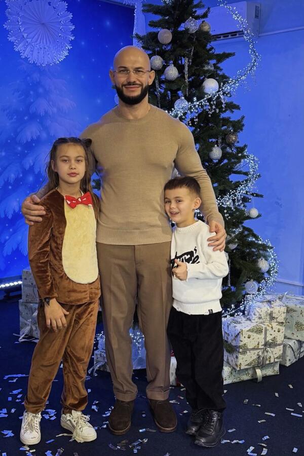 Джиган с сыном и дочкой