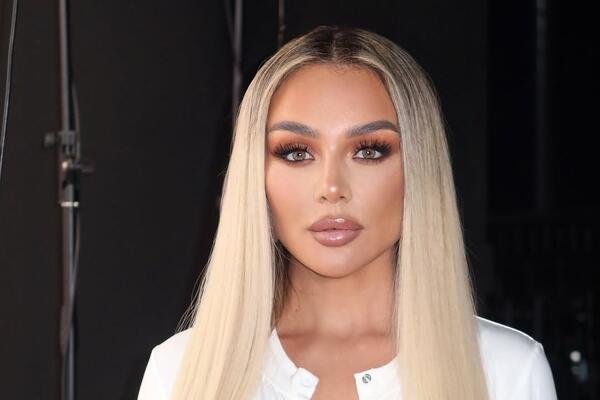 Располневшая Анна Седокова поедает ночами пельмени &mdash; о диете и не помышляет