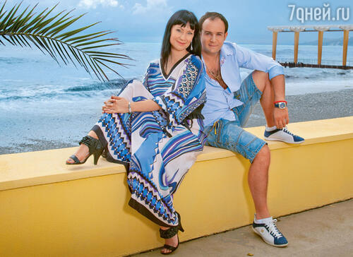 С мужем Александром Нестеровым. Пляж RODINA BLACK SEA BEACH