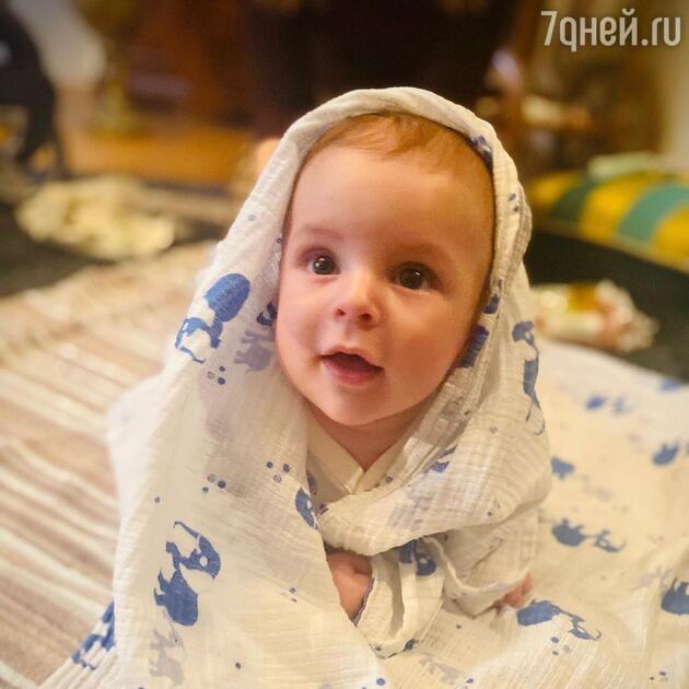 Сын Лизы Арзамасовой и Ильи Авербуха - фото