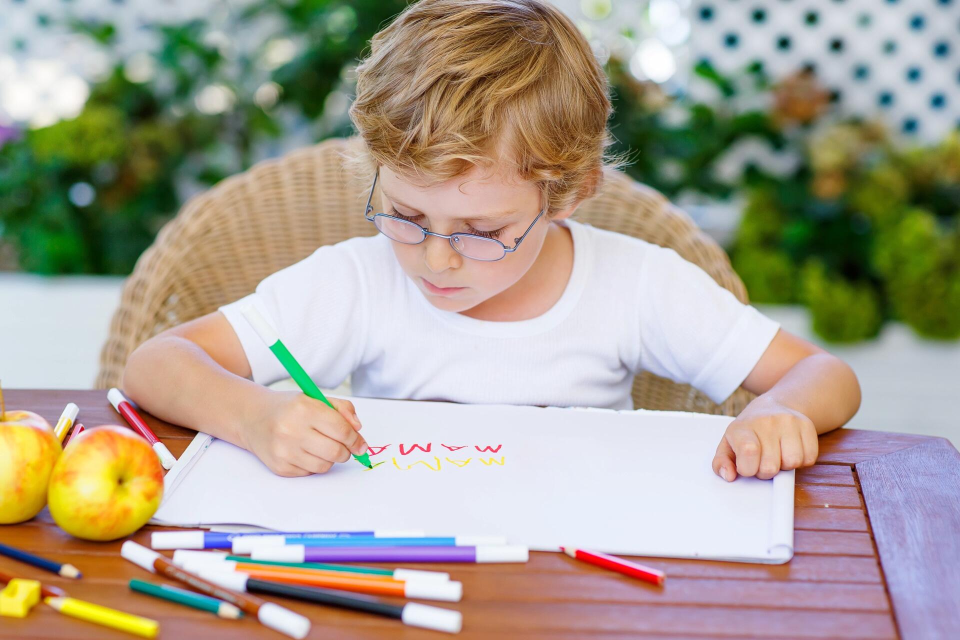День почерка – как научить ребенка писать аккуратно и сформировать красивый почерк