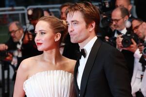Ставшая «дважды мамой» Дженнифер Лоуренс впервые после родов показала фигуру на красной дорожке 