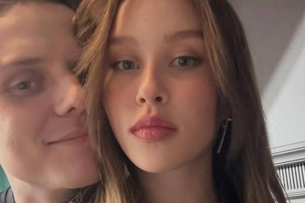 Анна Пересильд засветила кольцо на безымянном пальце и спровоцировала слухи о помолвке