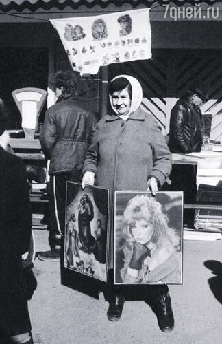 Ходовой товар на рынке- две иконы. Публика записала Аллу в разряд небожительниц