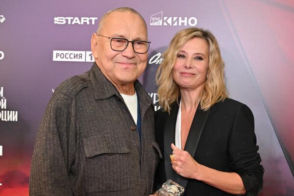 Раскрывшая правду о приемной дочке Высоцкая показала идиллию в доме